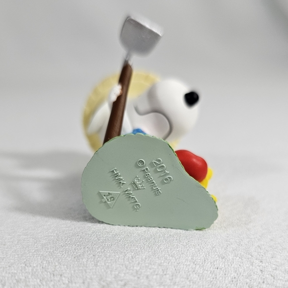 Hallmark 2016 Peanuts Green Thumb Snoopy Ornament - Picture 9 of 13